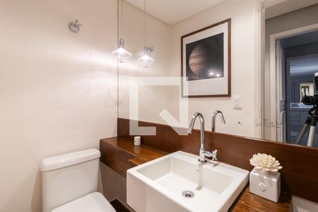 Lavabo de apartamento para alugar com 2 quartos, 130m² em Itaim Bibi, São Paulo
