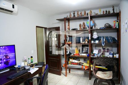 Casa de condomínio para alugar com 1350m², 4 quartos e 7 vagasEscritório