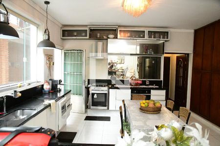 Casa de condomínio para alugar com 1350m², 4 quartos e 7 vagasCozinha