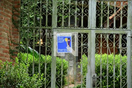 Casa de condomínio para alugar com 1350m², 4 quartos e 7 vagasPlaca QA
