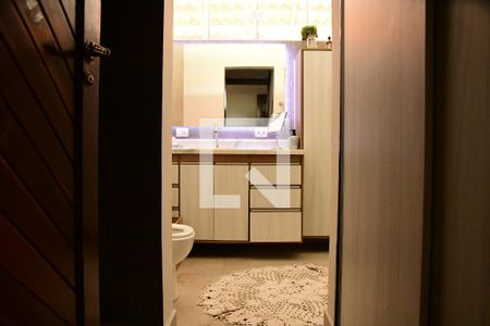 Casa de condomínio para alugar com 1350m², 4 quartos e 7 vagasBanheiro da Suíte