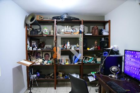 Casa de condomínio para alugar com 1350m², 4 quartos e 7 vagasEscritório