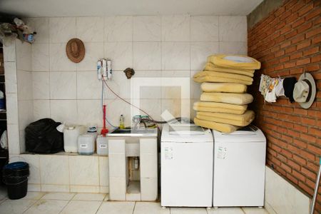 Casa de condomínio para alugar com 1350m², 4 quartos e 7 vagasÁrea de Serviço