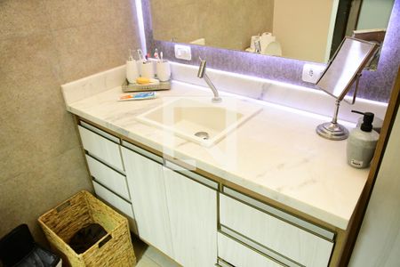 Casa de condomínio para alugar com 1350m², 4 quartos e 7 vagasBanheiro da Suíte