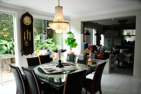 Casa de condomínio para alugar com 1350m², 4 quartos e 7 vagasSala