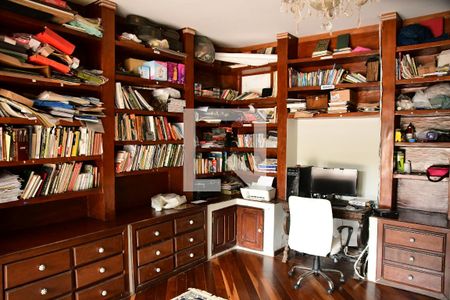 Casa de condomínio para alugar com 1350m², 4 quartos e 7 vagasSala 2