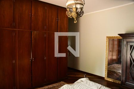 Casa de condomínio para alugar com 1350m², 4 quartos e 7 vagasSuíte