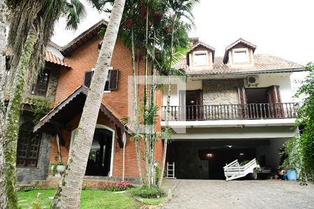 Casa de condomínio para alugar com 1350m², 4 quartos e 7 vagasFachada