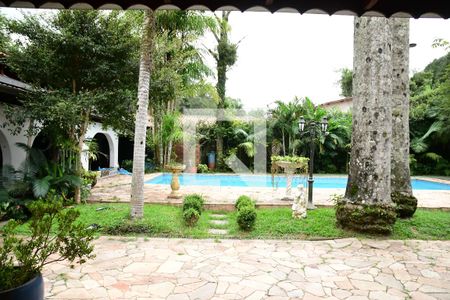 Casa de condomínio para alugar com 1350m², 4 quartos e 7 vagasSuíte