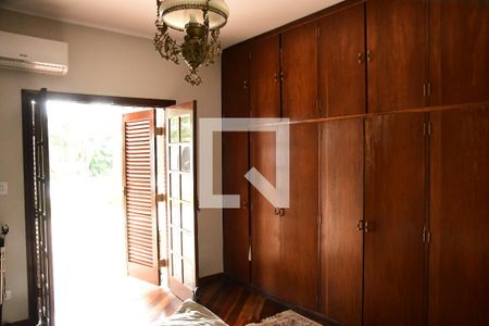 Casa de condomínio para alugar com 1350m², 4 quartos e 7 vagasSuíte