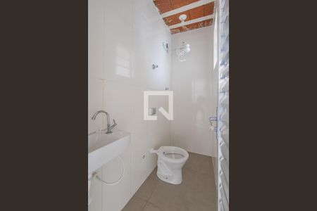 Banheiro de casa para alugar com 1 quarto, 35m² em Pompéia, Belo Horizonte