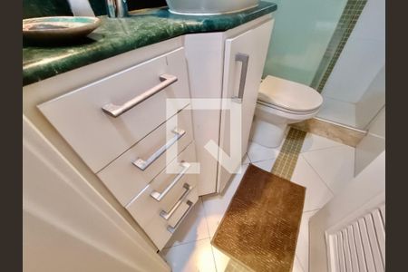 Apartamento à venda com 78m², 2 quartos e 1 vaga Apartamento à venda com 78m², 2 quartos e 1 vagaBanheiro social