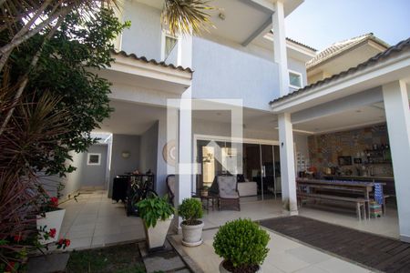 Casa de condomínio para alugar com 250m², 4 quartos e 2 vagas Casa de condomínio para alugar com 250m², 4 quartos e 2 vagasQuintal
