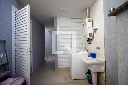 Casa de condomínio para alugar com 250m², 4 quartos e 2 vagas Casa de condomínio para alugar com 250m², 4 quartos e 2 vagasCozinha e Área de Serviço
