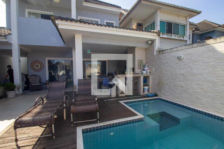 Casa de condomínio para alugar com 250m², 4 quartos e 2 vagas Casa de condomínio para alugar com 250m², 4 quartos e 2 vagasPiscina