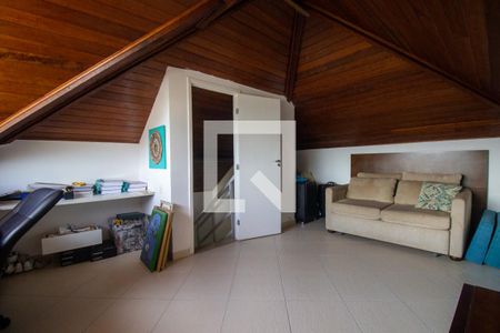 Casa de condomínio para alugar com 250m², 4 quartos e 2 vagas Casa de condomínio para alugar com 250m², 4 quartos e 2 vagasSotão