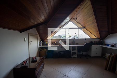 Casa de condomínio para alugar com 250m², 4 quartos e 2 vagas Casa de condomínio para alugar com 250m², 4 quartos e 2 vagasSotão