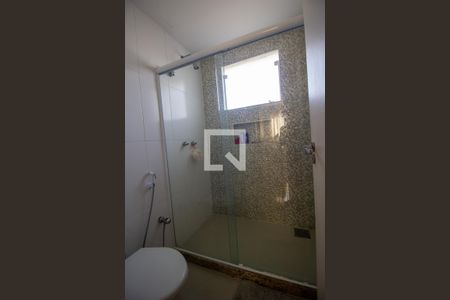 Casa de condomínio para alugar com 250m², 4 quartos e 2 vagas Casa de condomínio para alugar com 250m², 4 quartos e 2 vagasBanheiro da Suíte 1 e 2