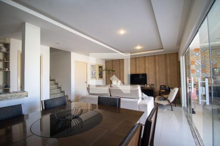 Casa de condomínio à venda com 250m², 4 quartos e 2 vagasSala