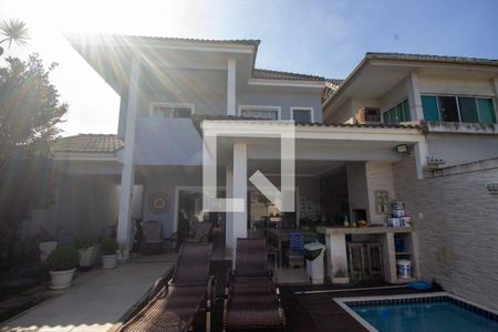 Casa de condomínio para alugar com 250m², 4 quartos e 2 vagas Casa de condomínio para alugar com 250m², 4 quartos e 2 vagasQuintal