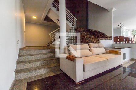 Sala de casa de condomínio para alugar com 5 quartos, 700m² em Alphaville, Santana de Parnaíba