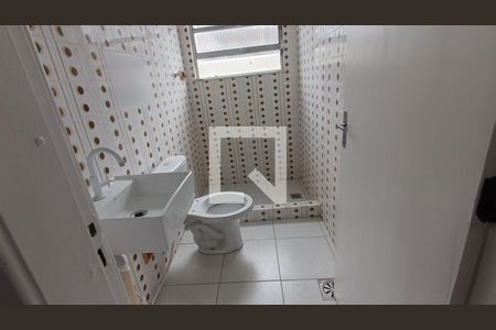 Banheiro de apartamento para alugar com 1 quarto, 70m² em Parque Paulicéia, Duque de Caxias