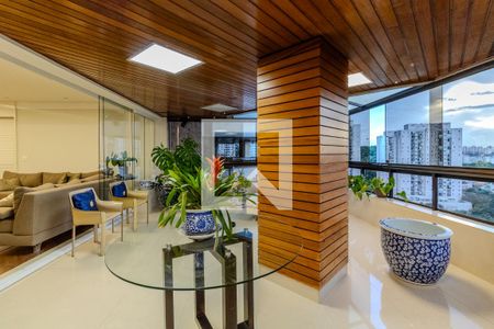 Apartamento à venda com 213m², 3 quartos e 3 vagasVaranda