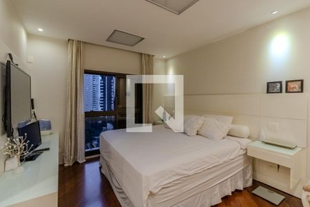 Apartamento à venda com 213m², 3 quartos e 3 vagasSuíte 3