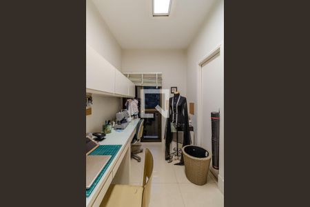 Apartamento à venda com 213m², 3 quartos e 3 vagasEscritório