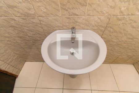 Banheiro de casa para alugar com 1 quarto, 64m² em Jardim Santa Adélia, São Paulo