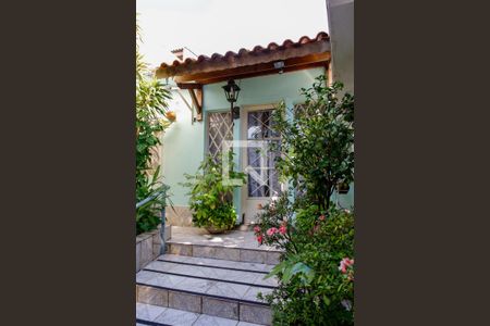 Casa à venda com 200m², 3 quartos e 1 vaga Casa à venda com 200m², 3 quartos e 1 vagaQuintal