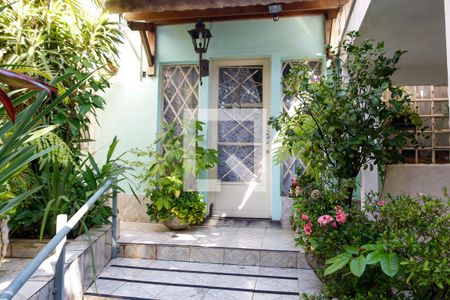 Casa à venda com 200m², 3 quartos e 1 vaga Casa à venda com 200m², 3 quartos e 1 vagaquintal