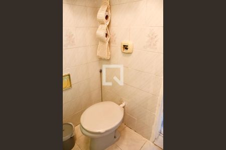 Casa à venda com 200m², 3 quartos e 1 vaga Casa à venda com 200m², 3 quartos e 1 vagaBanheiro da Suíte 2