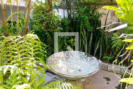 Casa à venda com 200m², 3 quartos e 1 vaga Casa à venda com 200m², 3 quartos e 1 vagaQuintal