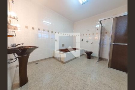 Casa à venda com 200m², 3 quartos e 1 vaga Casa à venda com 200m², 3 quartos e 1 vagaBanheiro Quarto dos Fundos