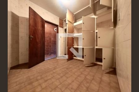 Casa à venda com 200m², 3 quartos e 1 vaga Casa à venda com 200m², 3 quartos e 1 vagaQuarto dos Fundos 2