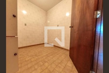 Casa à venda com 200m², 3 quartos e 1 vaga Casa à venda com 200m², 3 quartos e 1 vagaQuarto dos Fundos 2