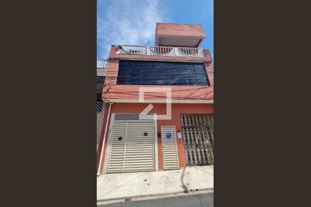 Casa para alugar com 250m², 4 quartos e 2 vagas Casa para alugar com 250m², 4 quartos e 2 vagasFachada