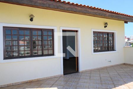 Casa à venda com 480m², 3 quartos e 7 vagasSacada 3º Piso - Fundos