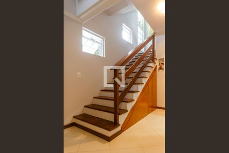 Casa à venda com 232m², 3 quartos e 3 vagasEscada