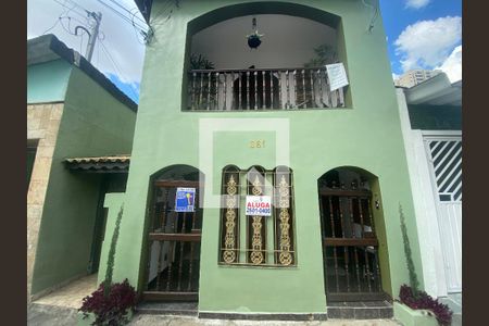 Casa à venda com 110m², 3 quartos e sem vaga Casa à venda com 110m², 3 quartos e sem vagaFachada