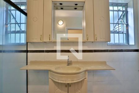 Casa à venda com 110m², 3 quartos e sem vaga Casa à venda com 110m², 3 quartos e sem vagaBanheiro