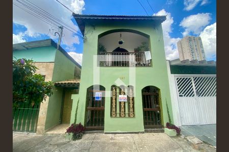 Casa à venda com 110m², 3 quartos e sem vaga Casa à venda com 110m², 3 quartos e sem vagaFachada