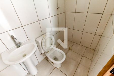 Banheiro de casa para alugar com 2 quartos, 50m² em Parque Pinheiros, Taboão da Serra