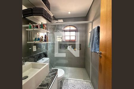 Casa à venda com 166m², 3 quartos e 3 vagasBanheiro Suíte 1