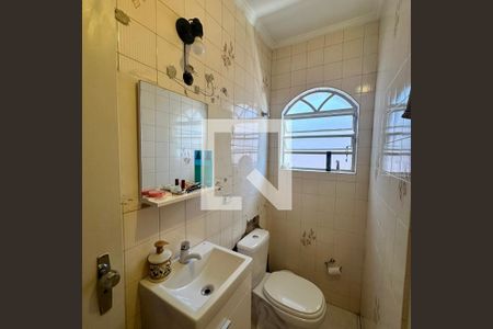 Casa à venda com 166m², 3 quartos e 3 vagasBanheiro