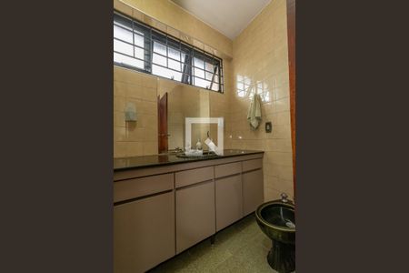 Casa à venda com 278m², 4 quartos e 4 vagas Casa à venda com 278m², 4 quartos e 4 vagasBanheiro Social