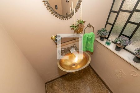 Casa à venda com 278m², 4 quartos e 4 vagas Casa à venda com 278m², 4 quartos e 4 vagasDetalhe Lavabo