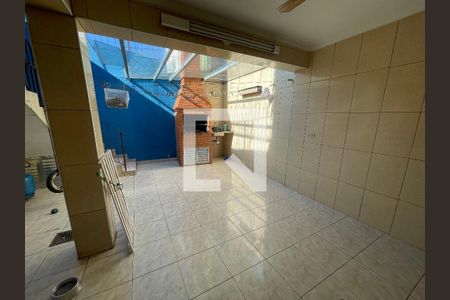 Casa à venda com 130m², 4 quartos e 3 vagasQuintal