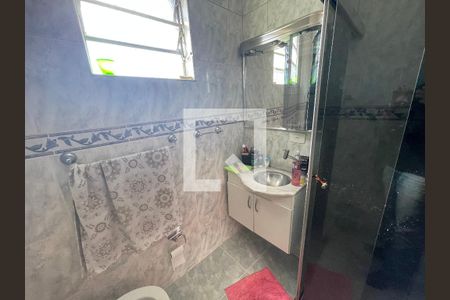 Casa à venda com 130m², 4 quartos e 3 vagasBanheiro 2